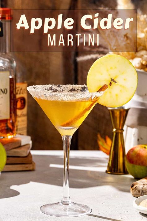 Apple Cider Martini Amaretto Apple Cider Cocktail, Apple Cider Martini Recipe, Vodka Apple Cider, Amaretto Cocktails, Appletini Recipe, Apple Recipes For Fall, Apple Cider Martini, Cider Martini, Cinnamon Sugar Rim