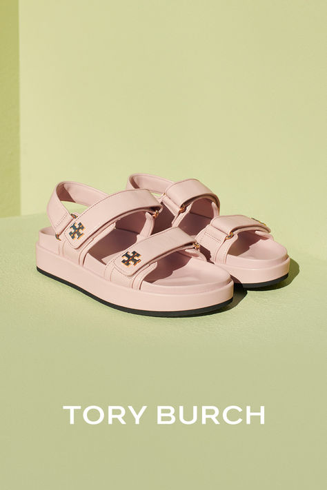 Explore Spring 2024 shoes. The ultra-comfortable Kira Sport Sandal is new in shell pink. Dreamy Accessories, Woman Wardrobe, Summer Sandles, Designer Sandals Flat, 2024 Shoes, 2024 Fits, Flat Platform Sandals, Shoes For Summer, Feminine Shoes