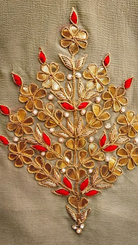 Beautiful embroidery with Gota-Zardose and resham. Gota Patti Saree, Embroidery Suits Punjabi, Zardozi Embroidery, Embroidery On Kurtis, Kurti Embroidery Design, Hand Embroidery Videos, Couture Embroidery, Hand Work Embroidery, Embroidery Works