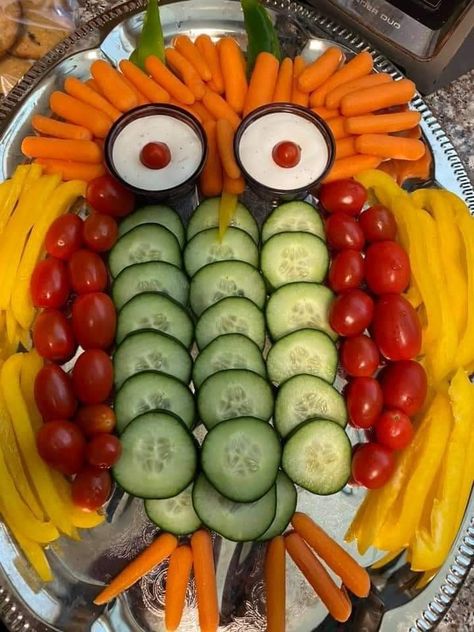 Baby Shower Veggie Tray, Owl Veggie Tray, Forest Baby Shower Ideas, Woodland Baby Shower Food, Woodland Theme Baby, Forest Animal Baby Shower, Woodland Creatures Baby Shower, Woodland Baby Shower Decorations, Forest Baby Showers