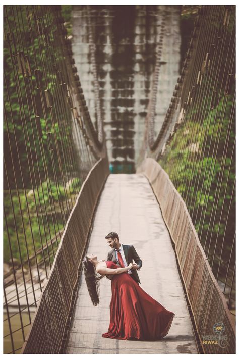 Pre Wedding Photoshoot Gown Ideas, Pre Wedding In Rishikesh, Pre Wedding Rishikesh, Rishikesh Pre Wedding Shoot, Trail Gown For Pre Wedding Shoot, Trail Gown, Tail Gown, Gown Poses, Prewedding Ideas