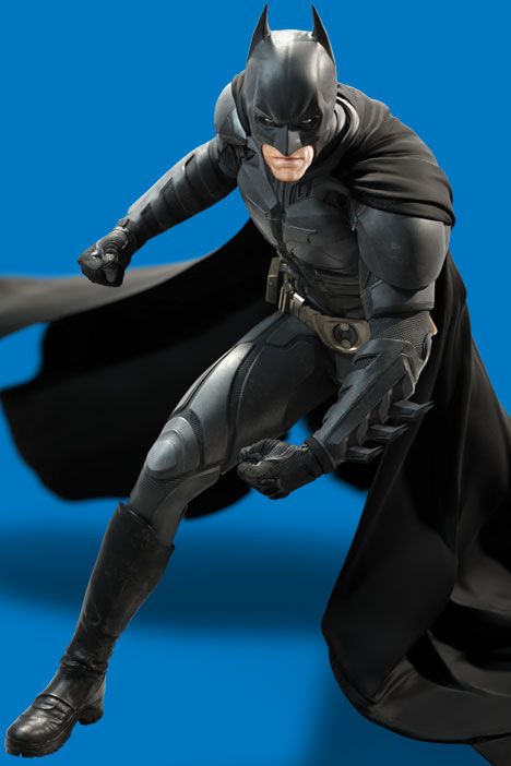 Batman Strikes A Fighter's Pose In Latest Dark Knight Rises Promo Image The Dark Knight Trilogy, Dark Knight Rises, Action Photography, I Am Batman, Batman Begins, Anatomy Poses, The Dark Knight Rises, Batman The Dark Knight, Batman Arkham