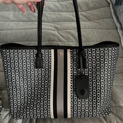 Large Tory Burch Tote Bag Tory Burch Tote Bag, Tote Bag Outfit, Tote Outfit, Tory Burch Tote, Tory Burch Bag Totes, Gift Inspo, Tory Burch Handbags, Tory Burch Bag, Work Bag