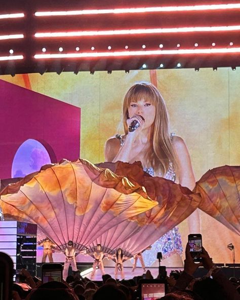 Anin 🍂 on Instagram: “JAW DROPPED, PANICKING REAL HARD, ON THE FLOOR RN” Eras Tour Setlist, Glendale Arizona, Swift Tour, Taylor Swift The Eras Tour, Swift 3, Long Live Taylor Swift, Live Taylor, Opening Night, Taylor Swift Pictures