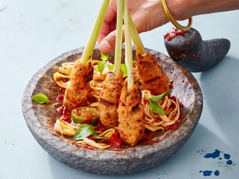 Making Indonesia-Style Satay Is All About Finding Your Grill Groove Fish Satay, Mushroom Satay, Balinese Recipe, Sate Lilit, Satay Recipe, Satay Sauce, Fried Shallots, Dutch Recipes, Asian Foods