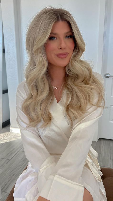 Long Blonde Hair Wedding Loose Curls, Down Blonde Wedding Hair, Wedding Hair Flowers Down, Voluminous Curls Wedding Hair, Big Curled Hair Wedding, Bridal Hair With Middle Part, Big Hair Wedding Hairstyles, Long Wedding Hair Curls, Romantic Curls Wedding Hair