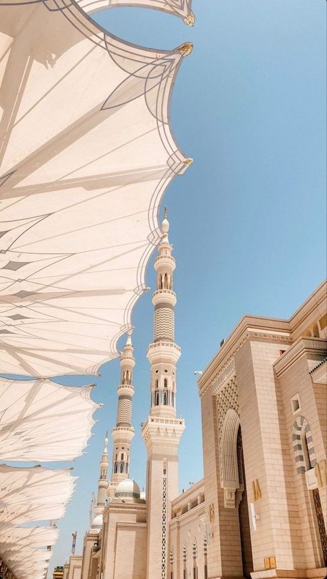 Lockscreen Mekkah Aesthetic, Masjid Nabawi Aesthetic Wallpaper, Masjid Nabawi Aesthetic, Medina Wallpaper, Mecca Madinah, Medina Mosque, Funny And Relatable, Mosque Art, Islamic Wallpaper Hd