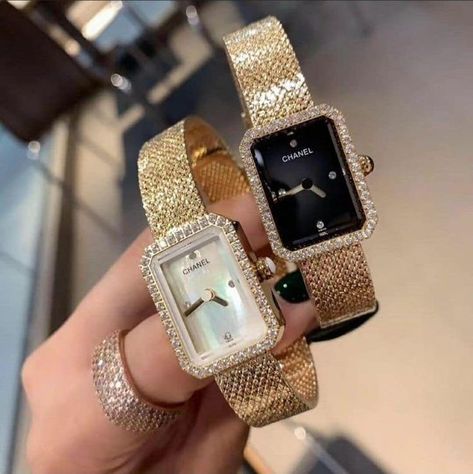 Van Cleef Watch, Era Outfits, Jewelery Organizer, Pretty Watches, Van Cleef And Arpels Jewelry, Wrist Accessories, Watches Rolex, Luxe Jewelry, Expensive Watches