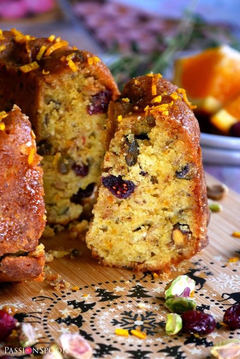 Orange cranberry and pistachio bundt cake - PassionSpoon Fig Pound Cake, Winter Pastries, Pistachio Bundt Cake, Cottage Recipes, Winter Cakes, Orange Syrup, Cranberry Pistachio, Fruit Cakes, Orange Cranberry