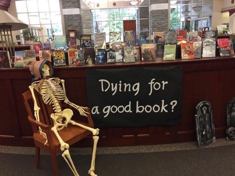 Halloween Bookstore Displays, Spooky Library Displays, October Book Displays, Halloween Displays Library, Halloween Library Bulletin Board Ideas, Halloween Library Decor, Halloween Book Display Library, Haunted Library Decorations, Library Halloween Displays