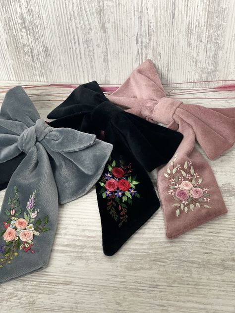 Embroidered Hair Accessories, Unique Hair Bows, Velvet Hair Bow, Embroidered Hair Bows, Hair Items, Hair Accessories Flower, Fabric Hair Bows, Diy Embroidery Patterns, Unique Hair