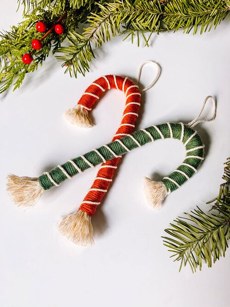 Macrame Candy Cane, Afternoon Crafts, Art Macramé, Macrame Christmas, Violin Lessons, Christmas Yarn, Candy Cane Ornament, Mele Kalikimaka, Christmas Classic