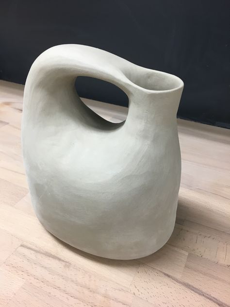 Pouring Vessels Ceramic, Organic Pottery Forms, Abstract Pottery, Easy Clay Sculptures, Contemporary Pottery, Ceramic Art Sculpture, Organic Ceramics, Pottery Form, Pottery Handbuilding