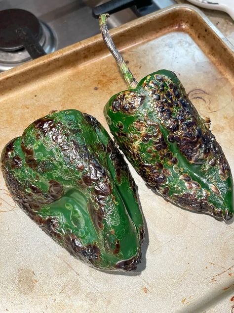 How to Roast Poblano Peppers - Hot Rod's Recipes How To Roast Poblano Peppers, Poblano Peppers Recipes, Poblano Chili, Roasted Poblano Peppers, Roasted Poblano, Poblano Peppers, How To Roast, Stuffed Poblano Peppers, Roasted Peppers