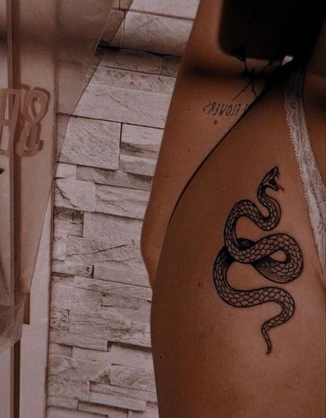 Hip Thigh Tattoos, Hip Tattoos Women, Dope Tattoos For Women, Stylist Tattoos, Cute Tattoos For Women, Classy Tattoos, Discreet Tattoos, Girly Tattoos, Snake Tattoo