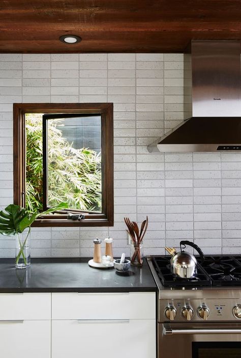 Instead of Subway Tile - Kitchen Backsplash Ideas Modern Kitchen Tiles, Kitchen Backsplash Inspiration, Modern Kitchen Backsplash, Subway Tile Backsplash Kitchen, Unique Kitchen Backsplash, Diy Kitchen Backsplash, Subway Tile Kitchen, Brick Backsplash, Kitchen Backsplash Designs