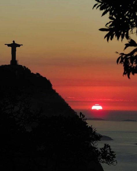 Brazil Art, Christ The Redeemer Statue, House Of Balloons, Jesus Statue, Beach Sunset Wallpaper, Rio Brazil, Time Of Our Lives, Christ The Redeemer, Brazil Travel