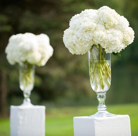 Ceremony Flowers Outdoor Wedding Altars, Country Wedding Ceremony, Ideas For Wedding Ceremony, Ceremony Arrangement, Blue Centerpieces, Aisle Flowers, Wedding Altars, Ideas For Wedding, Ceremony Flowers