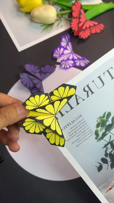 paper crafts creator | "Reading also requires a sense of ritual, so join me in folding a fantasy butterfly bookmark. The tutorial is super detailed!... | Instagram Fantasy Butterfly, Butterfly Bookmark, Diy Bookmark, Crafts Drawing, Paper Pop, Screen Wallpaper, Crafts Ideas, Lock Screen Wallpaper, Pop Up