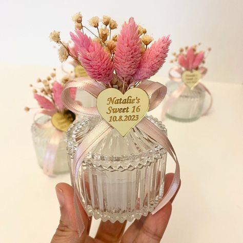 "Dried Flowers Luxury Party Favors, Sweet 16 Mis 15 Anos Favors, Quinceanera Favors, Classy Glass Candle , Baby shower Bridal Shower Favors Bowl Diameter : 2.4\" (6 cm) Bowl Height : 1.6\" (4 cm) Lid Height :2\" (5 cm) Height bottom to top : 3.6\" (9 cm) Clear box : 2.4\" x 3.94\" (6 x 12 cm)" Quince Recuerdos Ideas Pink, Sweet 16 Recuerdos, Pink Sweet 16 Party Favors, Perfume Party Favors, Quinceañera Recuerdos Ideas, 15 Recuerdos Ideas, Requeridos For Quince, Quince Party Favors Ideas, Quincenera Recuerditos