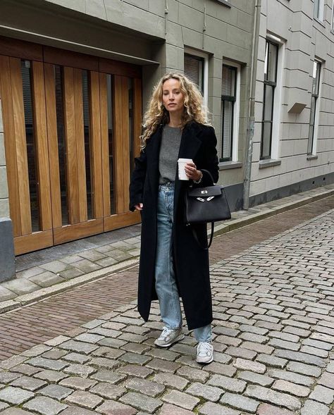 Jumper And Jeans Outfit, Light Jeans Outfit, Sweater And Jeans Outfit, Winter Sneakers Outfit, Classic Black Boots, Jumper And Jeans, Anouk Yve, Outfits To Try, Coffee Today