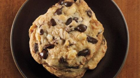 Classic chocolate chip cookies with less sugar and calories using Stevia In The Raw. Raw Cookies, Stevia Recipes, Raw Recipes, Sugar Free Cookies, Less Sugar, Raw Desserts, Raw Chocolate, Vegan Chocolate Chip, Sugar Free Desserts