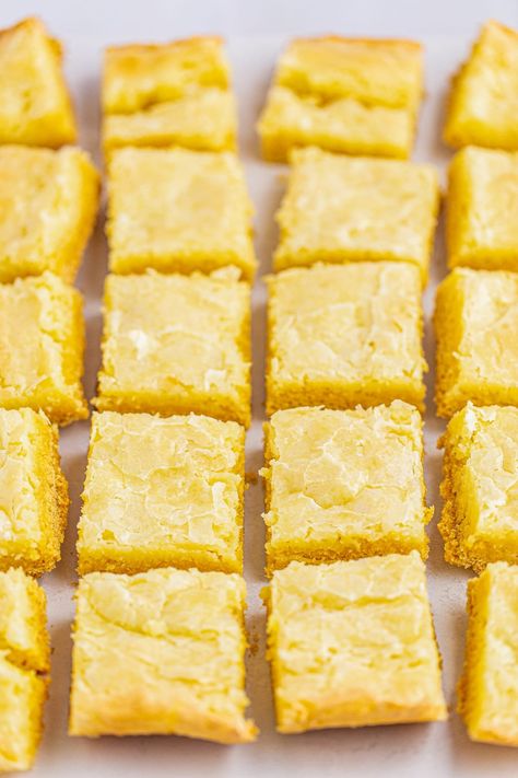 Chess Bars Easy, Chess Cake Recipe Easy, Chess Squares Easy, Chess Bars Recipe, Chess Squares Recipe, Chess Bars, Pie Squares, Chess Squares, Chess Cake