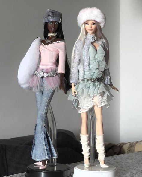 胡 传兴 (@hcx_orange) • Instagram photos and videos Barbie Doll Outfit Ideas, Orange Barbie, Freddy Krueger And Jason, Spooky Outfits, Barbie Doll Fashion, Scary Characters, Custom Barbie, Spooky Stuff, Barbie Wardrobe