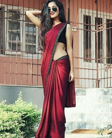 Modern Saree Styles #saree #sareestyles #sareedress #sareedesigns #sareeblouse Plain Red Saree, Saree Wearing, Sarees For Girls, Saree Wearing Styles, Indian Sari Dress, Sari Design, Karen Willis Holmes, Plain Red, Modern Saree