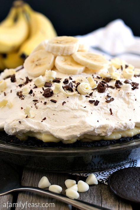 White Chocolate Banana Cream Pie - A Family Feast Chocolate Banana Cream Pie, White Chocolate Banana, Best Pies, Chocolate Crumbs, Banana Slices, Chocolate Custard, Good Pie, Chocolate Cream Pie, Family Feast