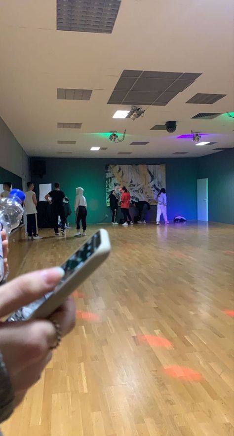 Dance Class Snapchat Story, Dance Studio With Dancers, Fake Dance Snap, Dance Practice Studio, Class Snapchat Story, Dance Class Aesthetic, Dance Snap, Classroom Snap, Dance Practice Room