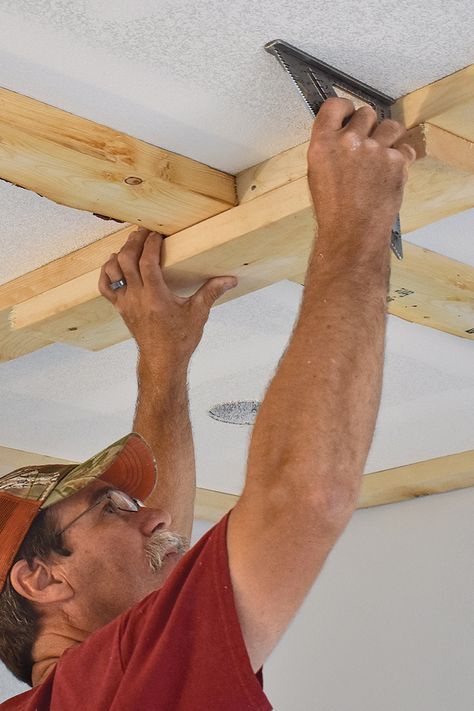 In building the coffered ceiling described in this article, carpenter Gary Striegler didn’t use box beams, a common approach to coffered ceilings, and he did as much work as possible on his worktable. Striegler provides a step-by-step account of how he built the ceiling. #CofferedCeiling #CeilingDesign #Ceilings #LivingRoom #HomeDesign Drywall Coffered Ceiling, Flat Coffered Ceiling, Rustic Coffered Ceiling, Faux Coffered Ceiling, Coffered Ceiling Ideas, Tray Ceiling Ideas, Coffer Ceiling, Box Beams, Coffered Ceiling Design