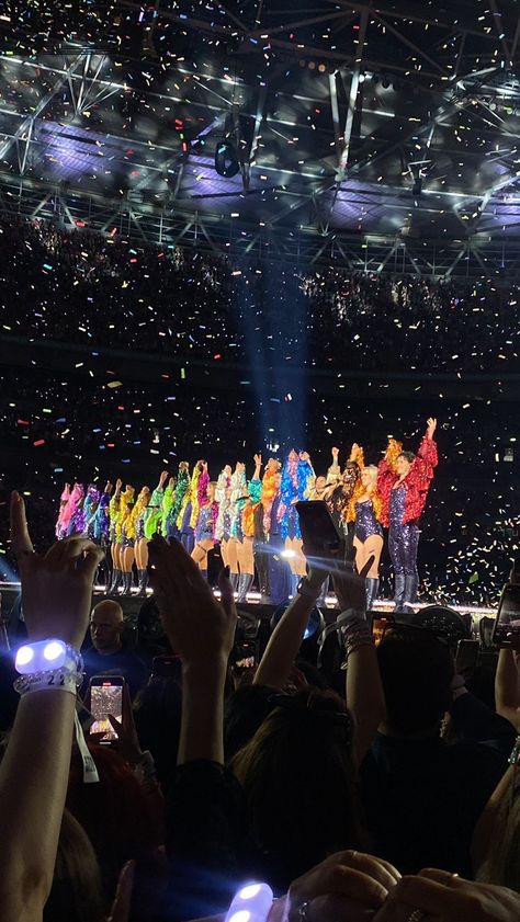 London N4 Eras Tour, London Eras Tour, Eras Tour Ending, Eras Tour London, Eras Tour Confetti, Eras Tour Photos, Taylor Eras Tour, Era Tour, Midnights Era