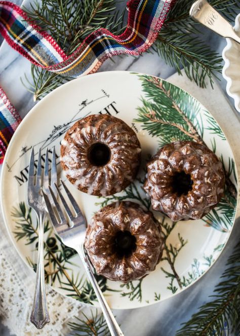 Mini Christmas Desserts, Christmas Bake Off, Christmas Bundt Cake, Healthy Smash Cake, Traditional Christmas Desserts, Mini Bundt Cakes Recipes, Desserts Around The World, Easy Bundt Cake, Beach House Kitchen