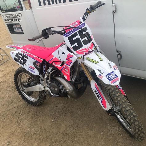 Pink Dirt Bike, Dirt Bike Riding Gear, Dirt Scooter, Yamaha Dirt Bikes, Honda Dirt Bike, Motocross Girls, Dirt Bike Helmets, Dirt Bike Gear, Dirt Bikes For Kids