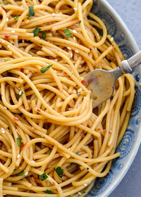 Simple Sesame Noodles, Sesame Noodles, Quick Side Dishes, Easy Healthy Eating, Sesame Sauce, Asian Noodles, Yummy Casseroles, Vegetarian Meal, Frozen Veggies