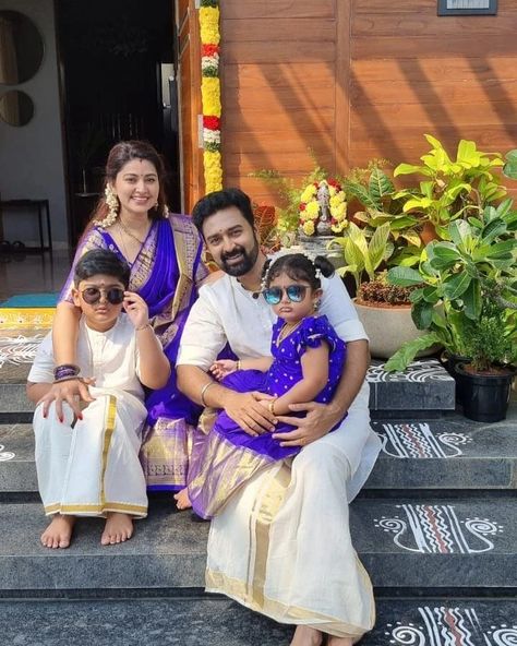 Family Matching Outfits Indian, Sneha Prasanna, Actress Sneha, Family Clothing Sets, Pongal Celebration, Pink Blouse Designs, Mom Daughter Outfits, Indian Family, New Saree Designs