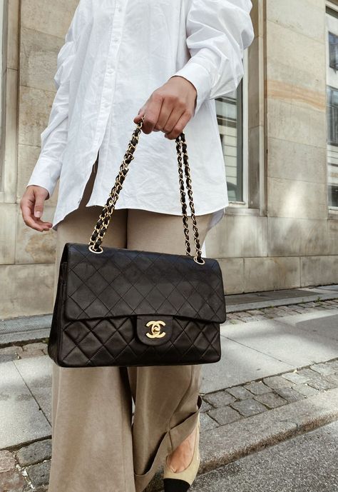 ac796a52db3f16bbdb6557d3d89d1c5adesc53304004ri Bag Styling, Chanel Shop, Chanel Classic Flap Bag, Classic Flap Bag, Luxury Bag, Brand Bags, Chanel Vintage, Designer Handbag, Vintage Chanel