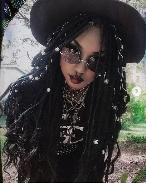 Black Goths Instagram: @Vampology Gothic Hairstyles Black Women, Poc Goth Aesthetic, Goth With Locs, All Black Goth Outfit, Black Goth Fashion, Goth Black Girls Aesthetic, Black Alt People, Goth Woman Aesthetic, Black Goth Girl Aesthetic