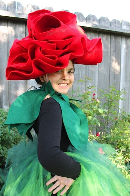 "The Rose"costume from Beauty and the Beast. Visit my FaceBook page @art by julia yeremian Summer Party Diy, Beauty And The Beast Diy, Rose Costume, Beauty And The Beast Costume, Beast Costume, Carnaval Costume, Flower Costume, Beauty And The Beast Party, Alice In Wonderland Costume