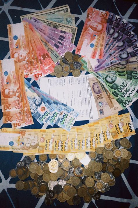 200 Pesos Philippines, Money In Philippines, Philippines Money, Purple Room Design, Philippine Peso, Money Hungry, Money Jar, Money Cat, Album Cover Wallpaper Collage