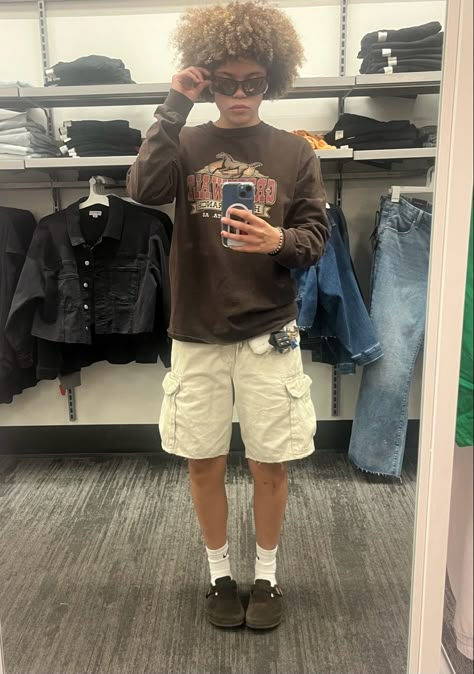 Baggy Clothes Men Outfit, Earthy Streetwear Men, Cargo Shorts Streetwear, Cargo Jorts Men, Cargo Shorts Fit Men, Men Outfits With Shorts, Brown Jorts Men Outfit, Baggy Cargo Shorts Outfit Men, Beige Jorts Outfit