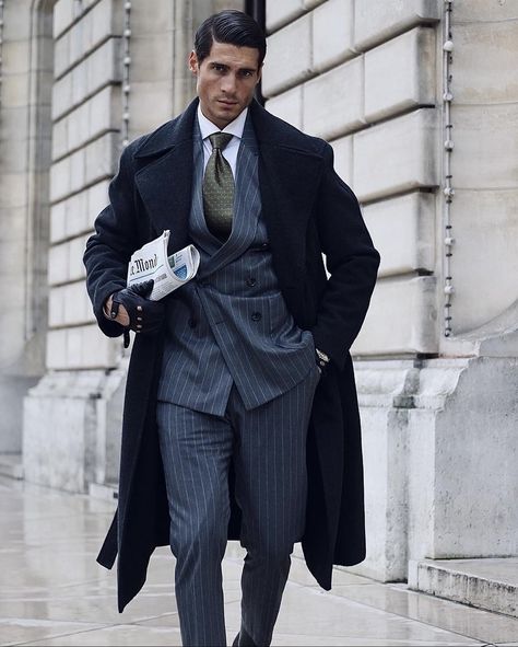 Overcoat Suit Men, Best Suit Colors For Men, Well Dressed Men Modern Gentleman, Classic Mens Style Modern Gentleman, Businessman Aesthetic, Well Dressed Men Casual, Suit Overcoat, Classy Gentleman, Dandy Style