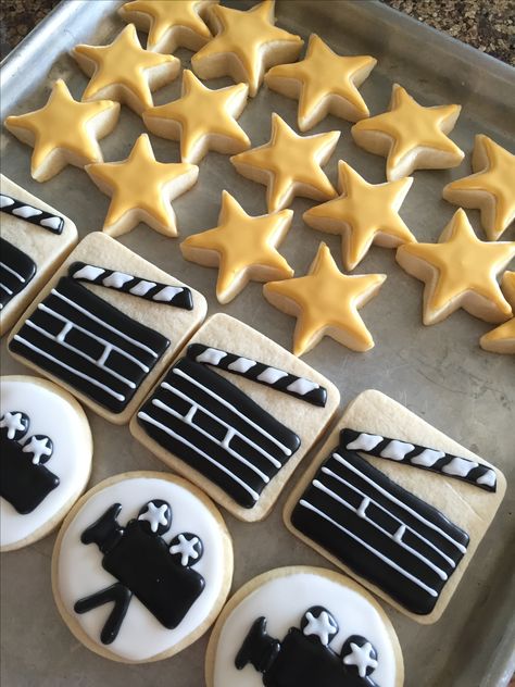 Oscar Themed Desserts, Hollywood Themed Snacks, Hollywood Dessert Table, Old Hollywood Food, Movie Theme Snacks, La La Land Party Decorations, Hollywood Desserts, Hollywood Theme Party Food, Oscar Cookies