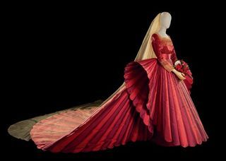 Roberto Capucci Roberto Capucci, Fashion Reference, Italian Fashion Designers, Fashion History, Bridal Looks, Italian Fashion, Costume Design, Jet Set, Couture Fashion