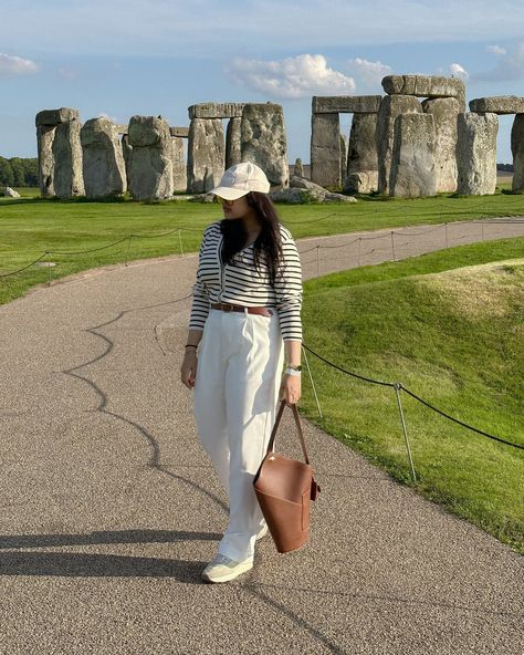 Finally got to see the ‘90s window wallpaper, still trying to figure out how they did it! 🤔 . . . . . . . . . . . #stonehenge #londontrip #stonehengerocks #autumnvibes #falloutfitideas Stone Outfit, Windows Wallpaper, Stonehenge, London Travel, Fall Vibes, The 90s, Fall Outfits, Mango, Stone