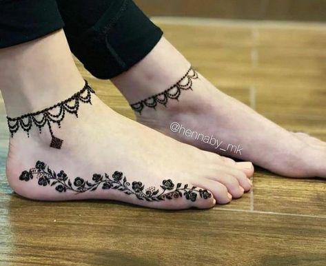 Simple Foot Henna, Foot Mehndi Designs, Foot Mehndi, Foot Henna, Tato Henna, Henna Tattoo Designs Hand, Legs Mehndi Design, Simple Henna Tattoo, Modern Henna Designs