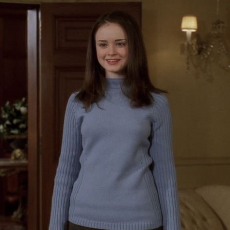 Rory Gilmore Pilot, Rory Gilmore Season 1, Rory Gilmore Fall, Chilton Rory, Beauty With Brain, The Good Wife, Alexis Bledel, Perfect Girl, Stars Hollow