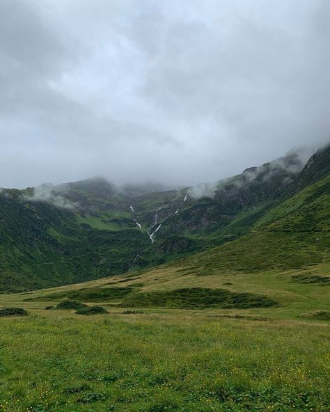 Green Mountain Aesthetic, Dnd Landscape, Field With Mountains, Grass Mountain, Mountain Aesthetic, Grass Background, Mountain Images, Green Ground, Green Mountains