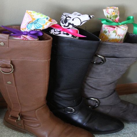 Cut down some pool noodles (and, optionally, wrap 'em in fabric) to help boots stand up nice and straight instead of constantly flopping over and becoming trip hazards. Kon Marie, Apartment Closet Organization, Small Curtain Rods, Gorgeous Closet, Closet Transformation, Standing Straight, Organizing Stuff, Pretty Boots, Organize Your Closet